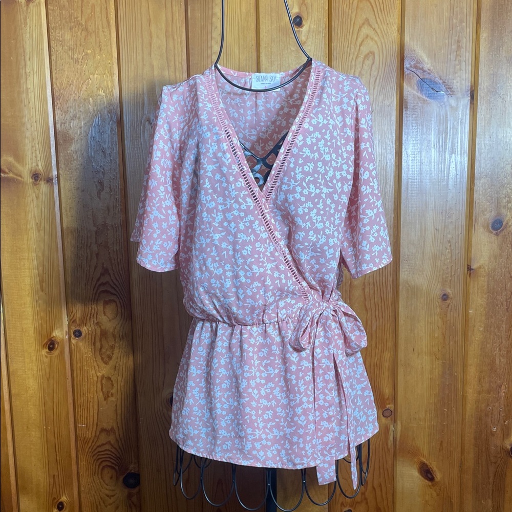 Sienna Sky Blush Floral top size small flowy floral top v-neck layover top - Picture 1 of 7
